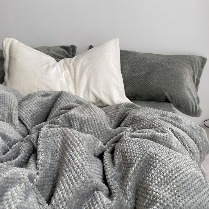 Soft and warm waffle milk fleece bedding set