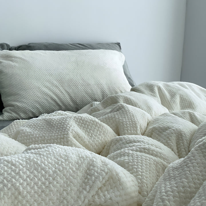 Soft and warm waffle milk fleece bedding set