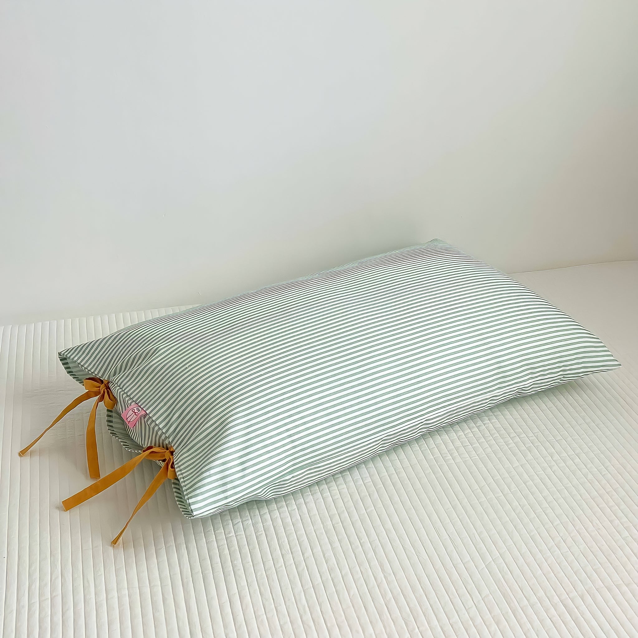 ガーリーリボンストライプ枕カバー