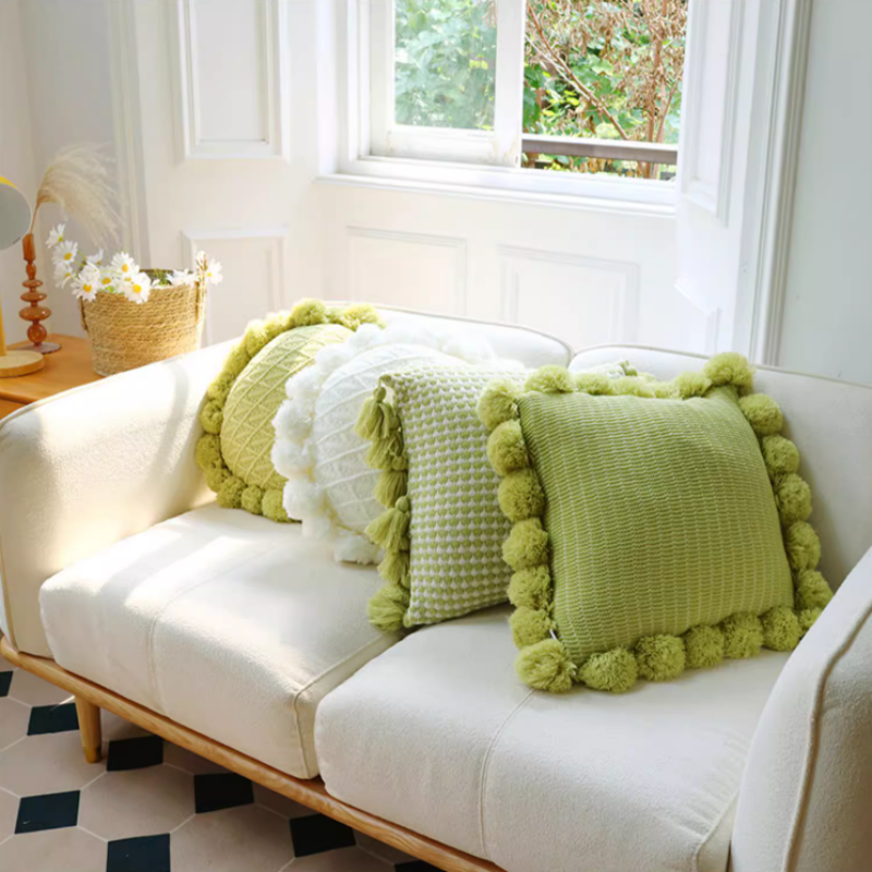 ニットタッセルクッション kocol