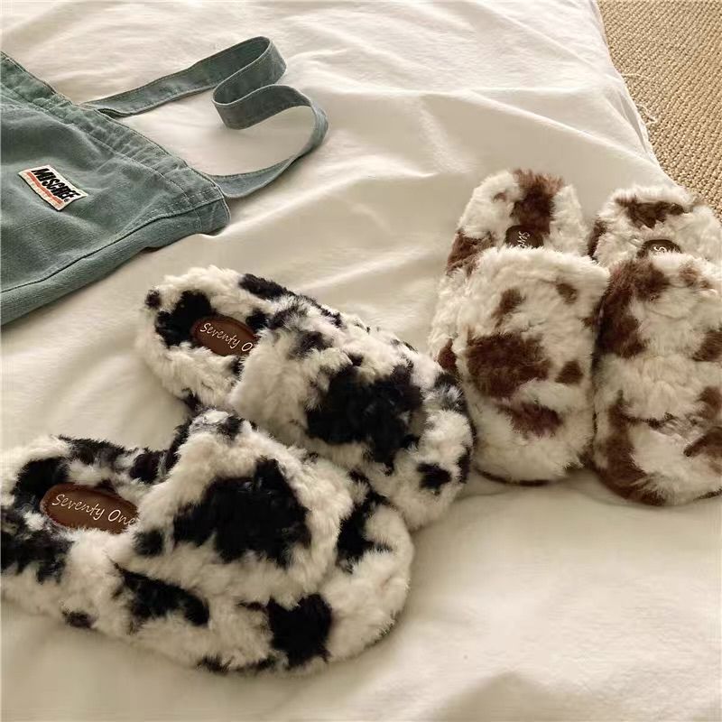 カウ柄ふわもこルームシューズ