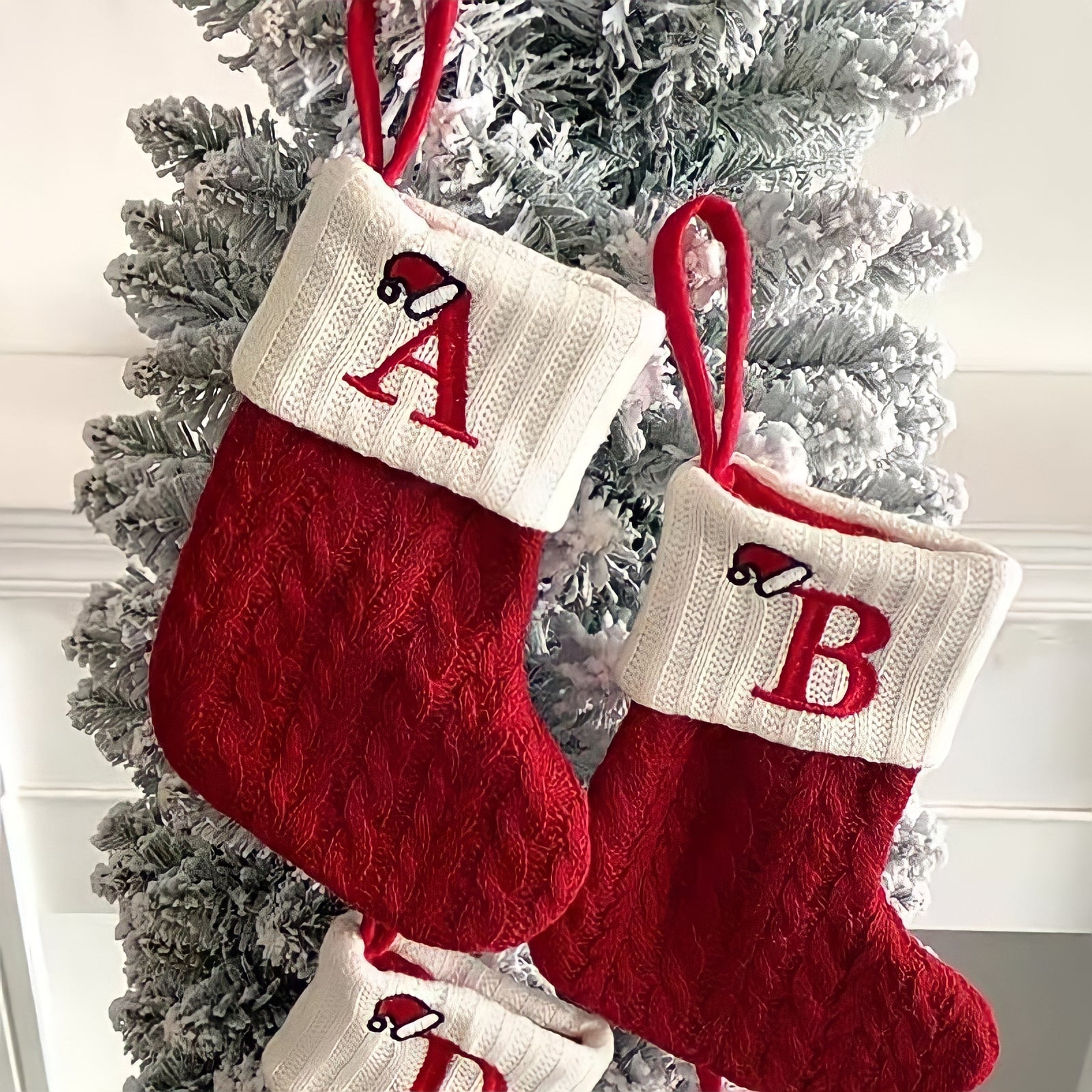 クリスマスアルファベット刺繍ソックス