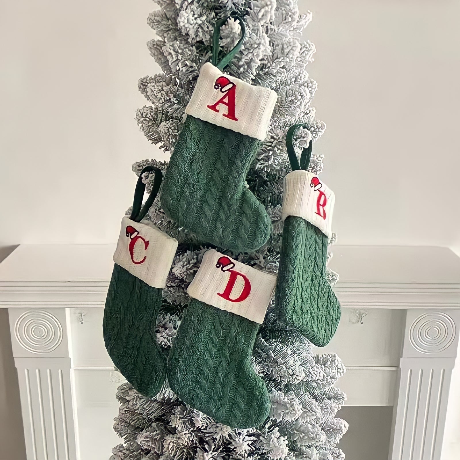 クリスマスアルファベット刺繍ソックス