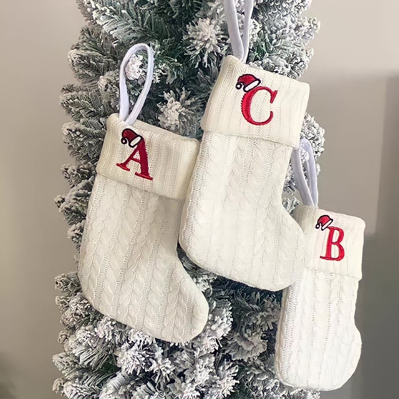 クリスマスアルファベット刺繍ソックス