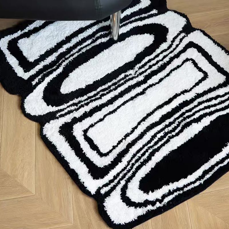 Geometric pattern black and white rug