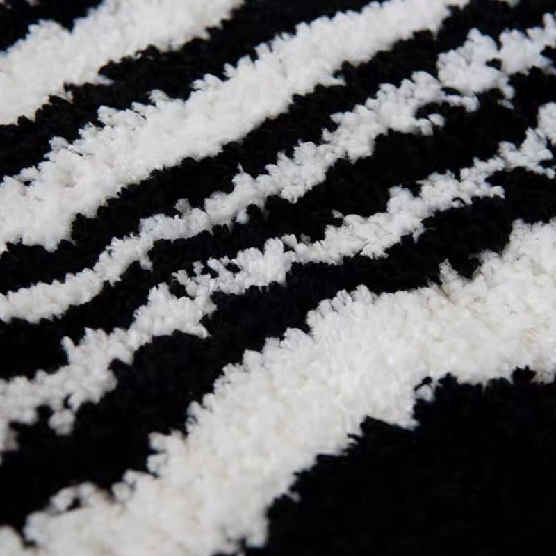 Geometric pattern black and white rug