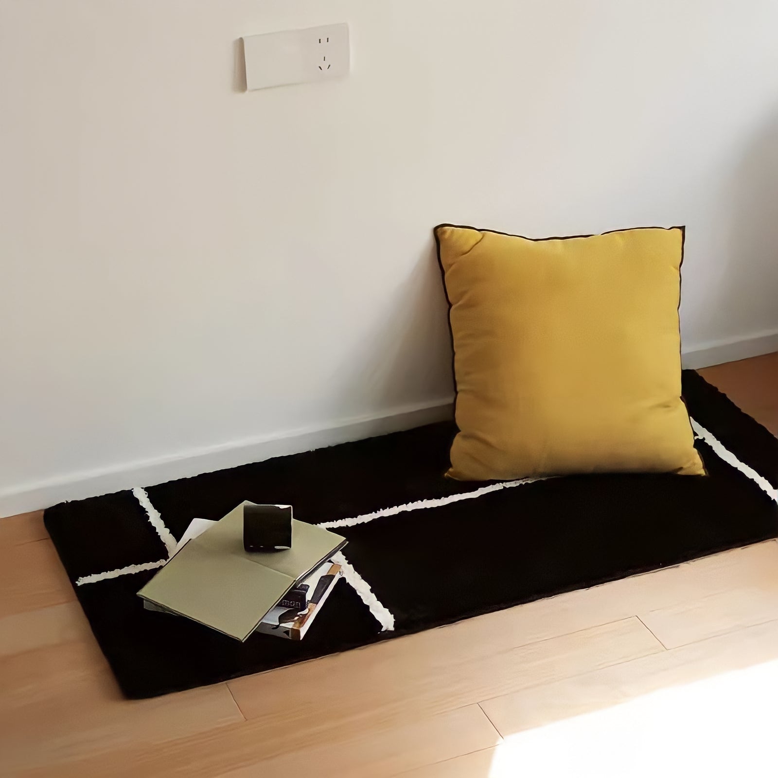 Simple White Line Long Rug Mat