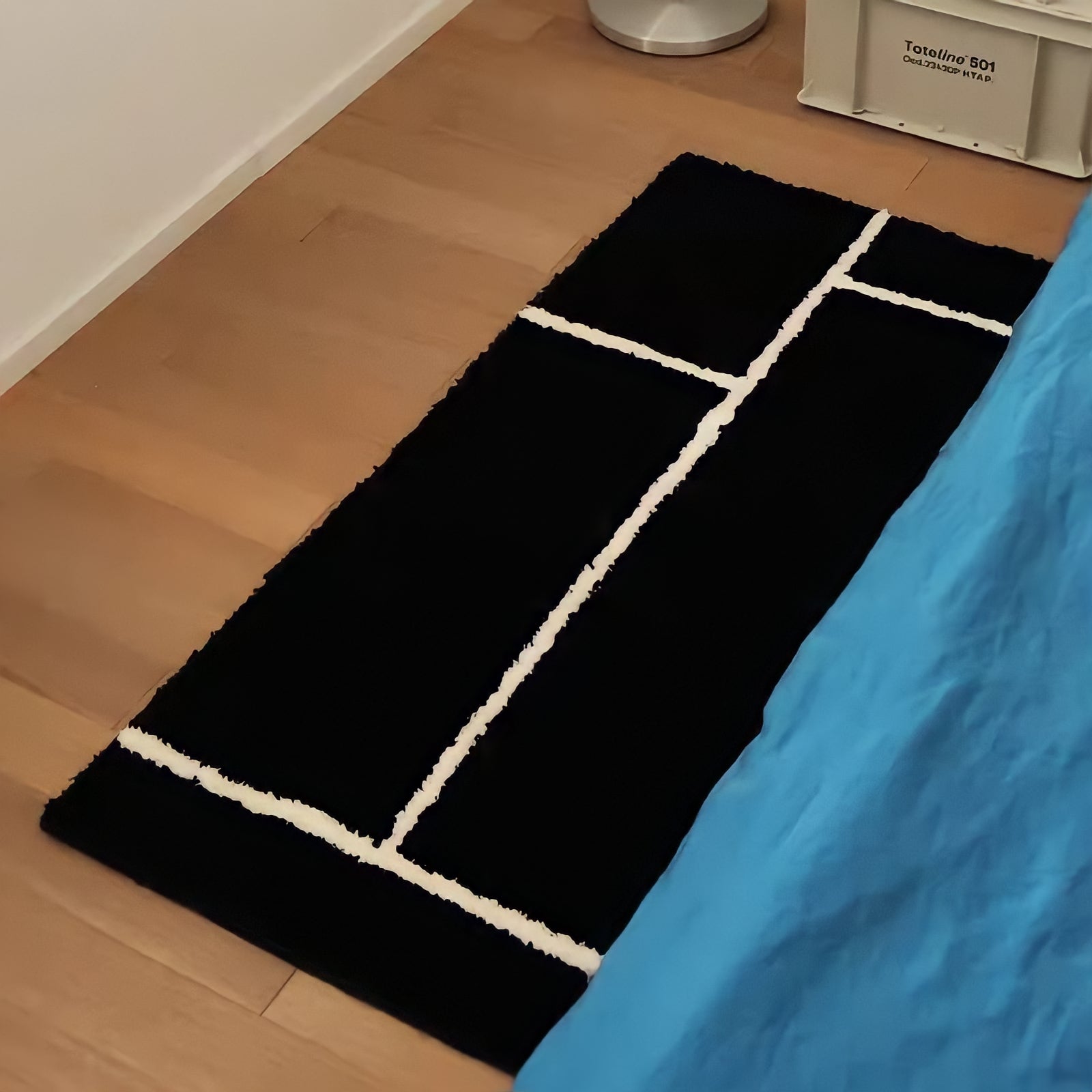 Simple White Line Long Rug Mat