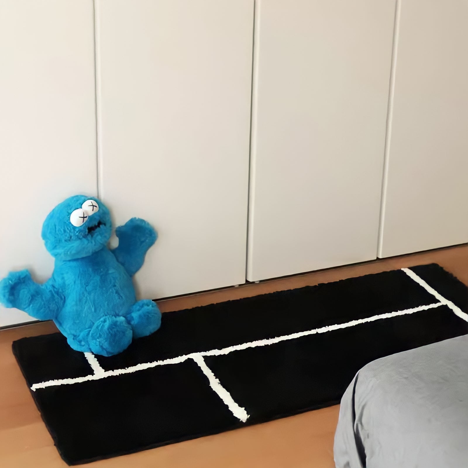 Simple White Line Long Rug Mat