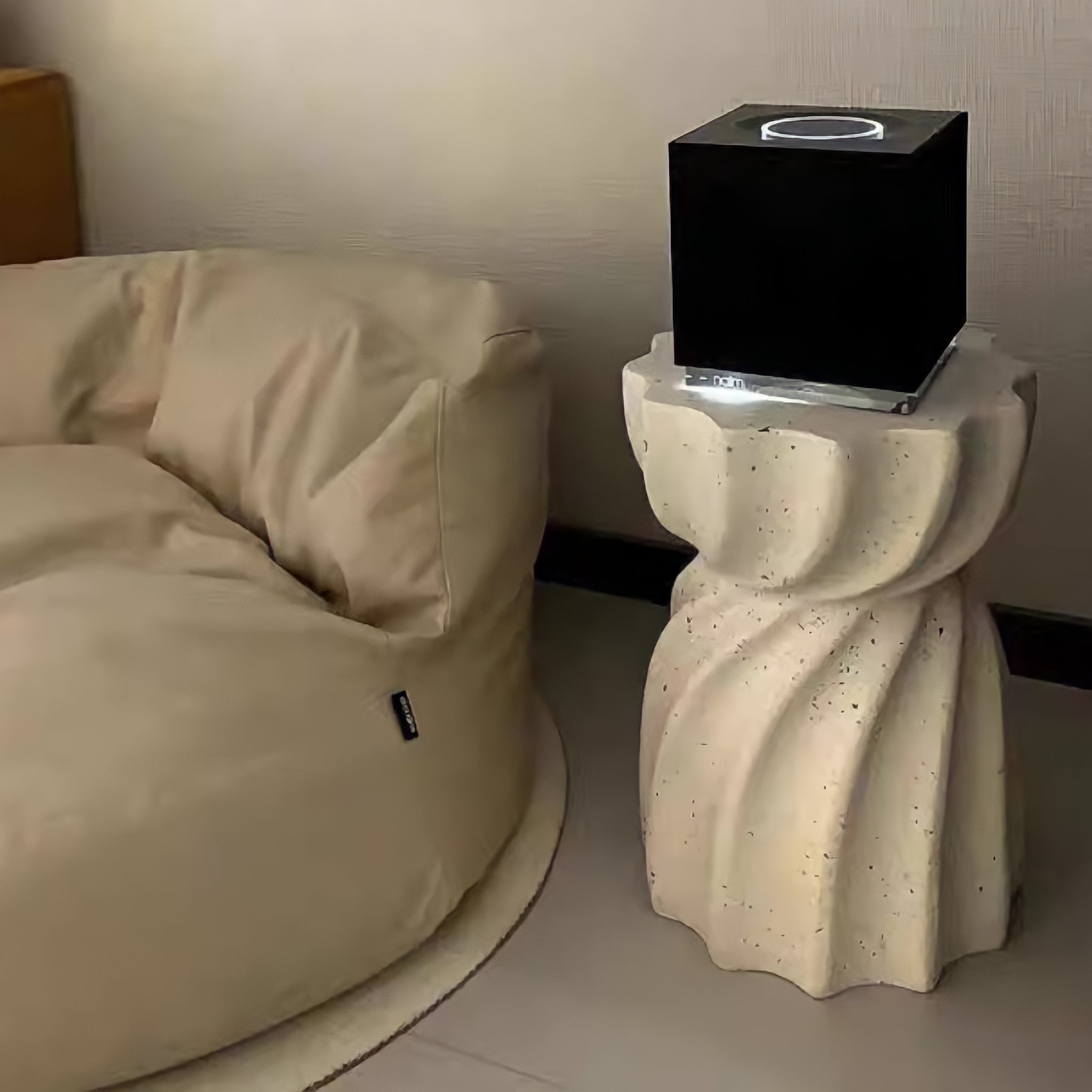 スカルプチャースツール