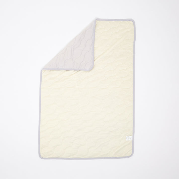 Double Color Cool Quilt Custard Light Gray