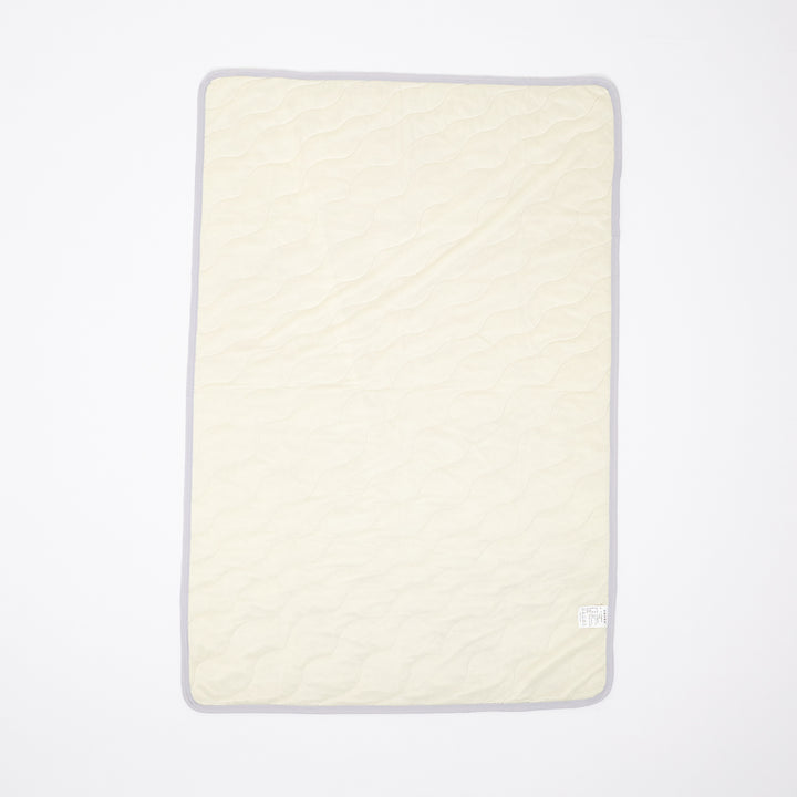 Double Color Cool Quilt Custard Light Gray