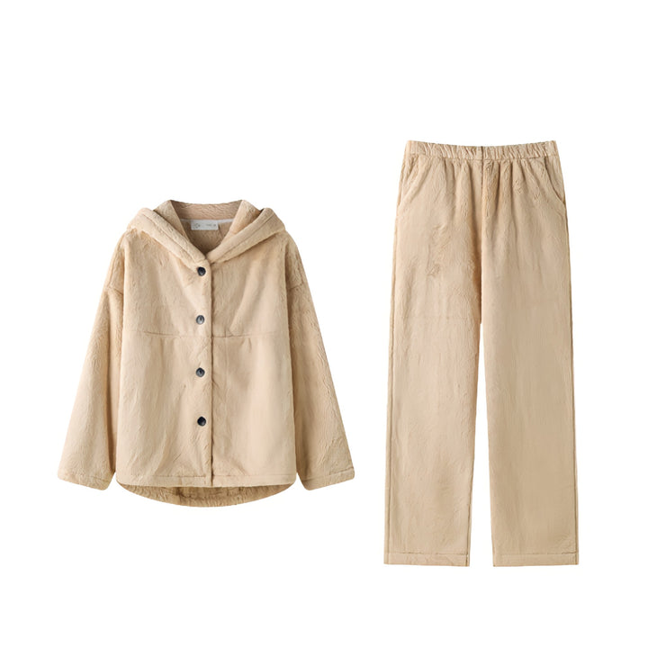 Fluffy hoodie with a big silhouette.