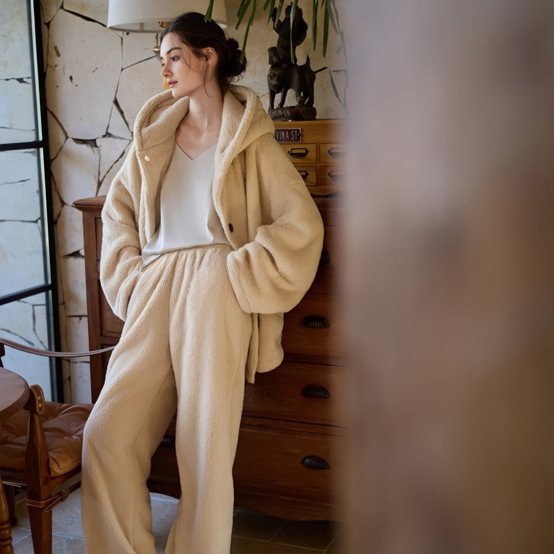 Fluffy hoodie with a big silhouette.