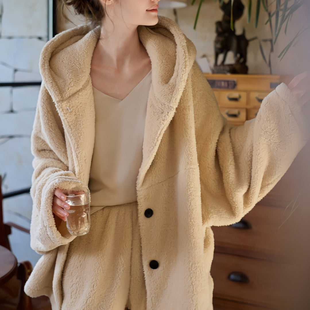 Fluffy hoodie with a big silhouette.