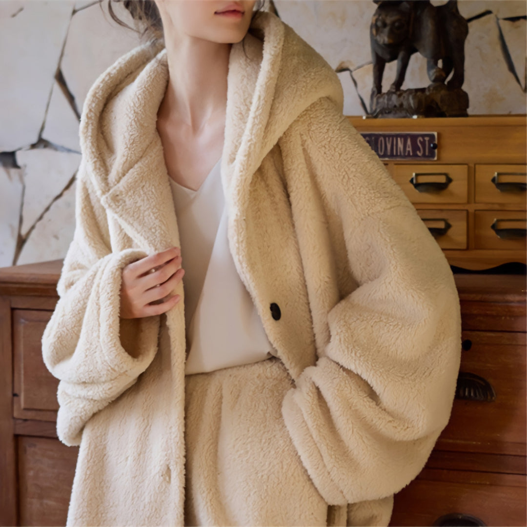 Fluffy hoodie with a big silhouette.