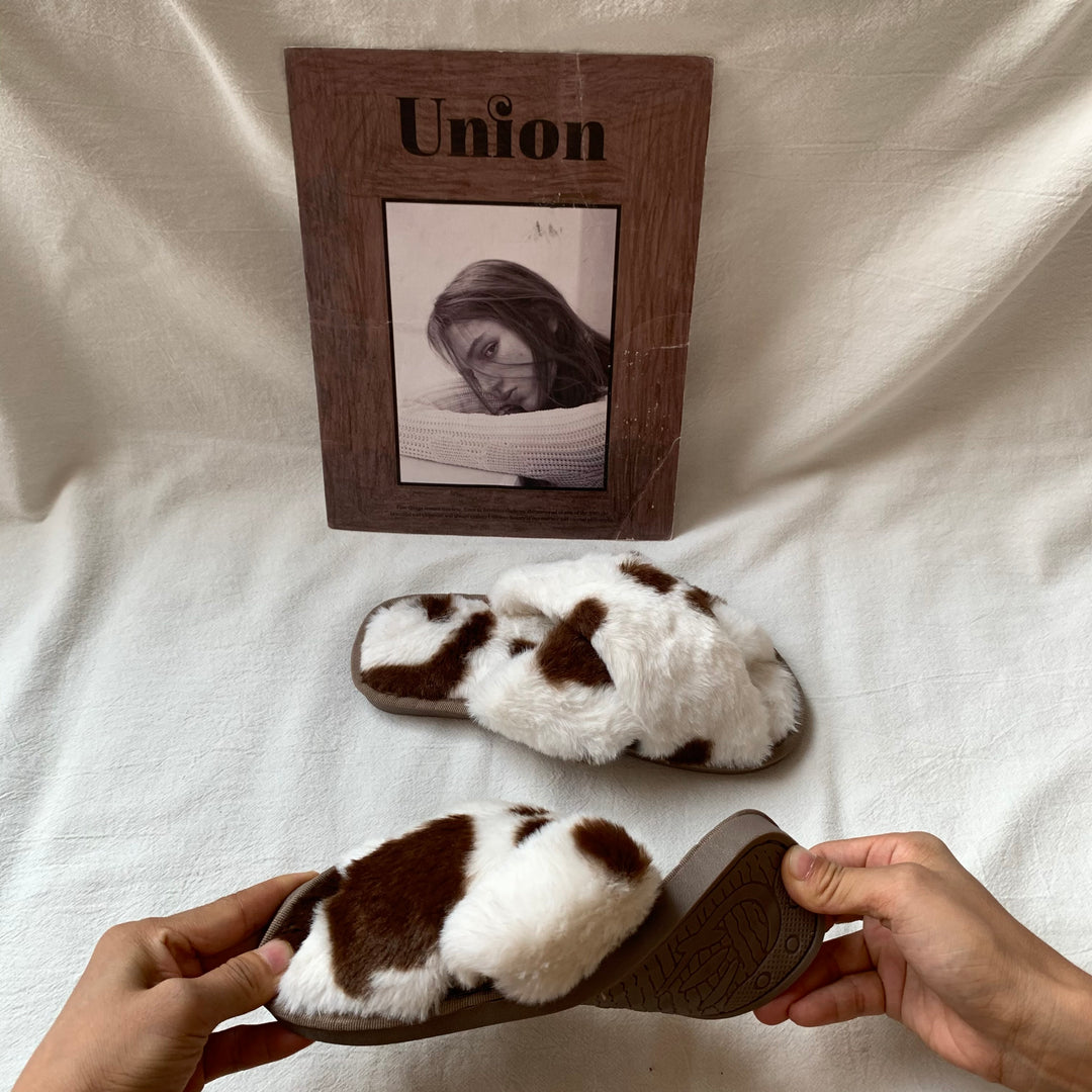 ふわふわカウ柄ルームシューズ ブラウン