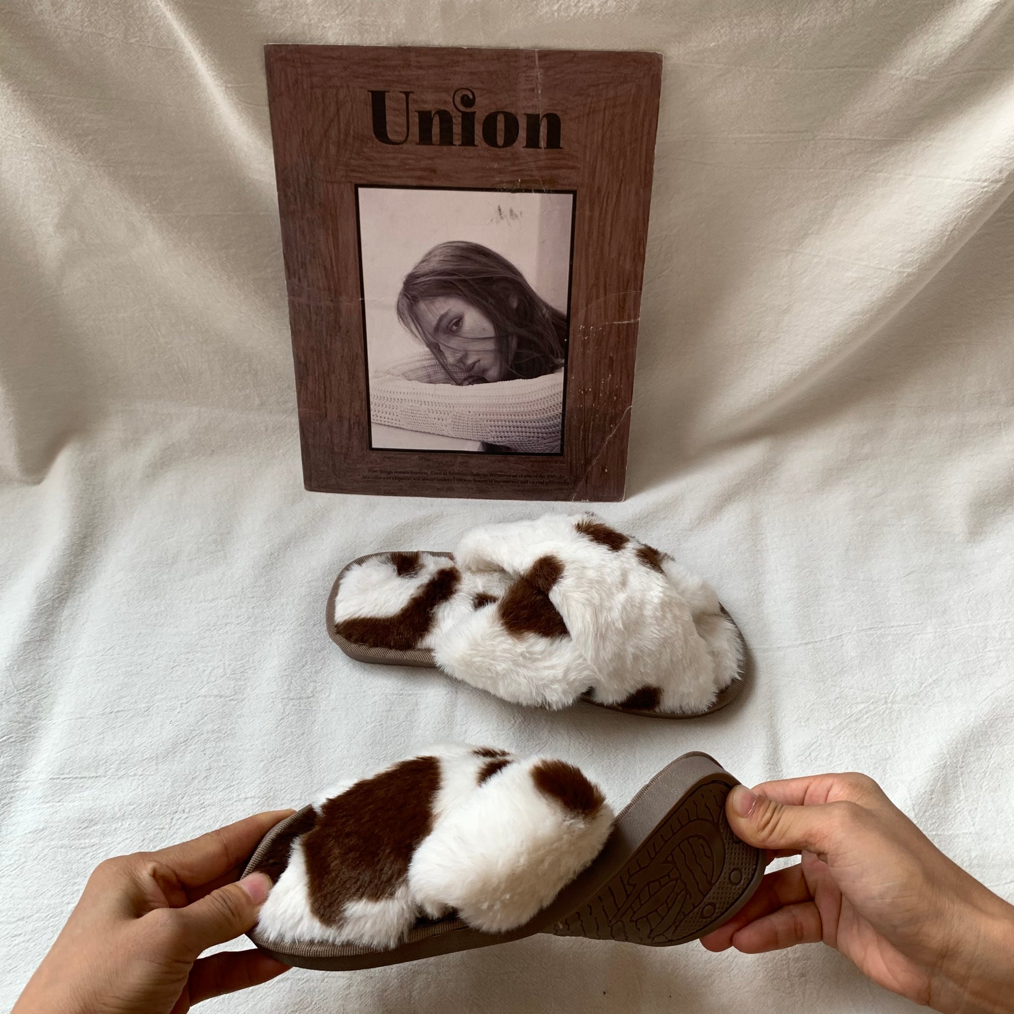 ふわふわカウ柄ルームシューズ ブラウン