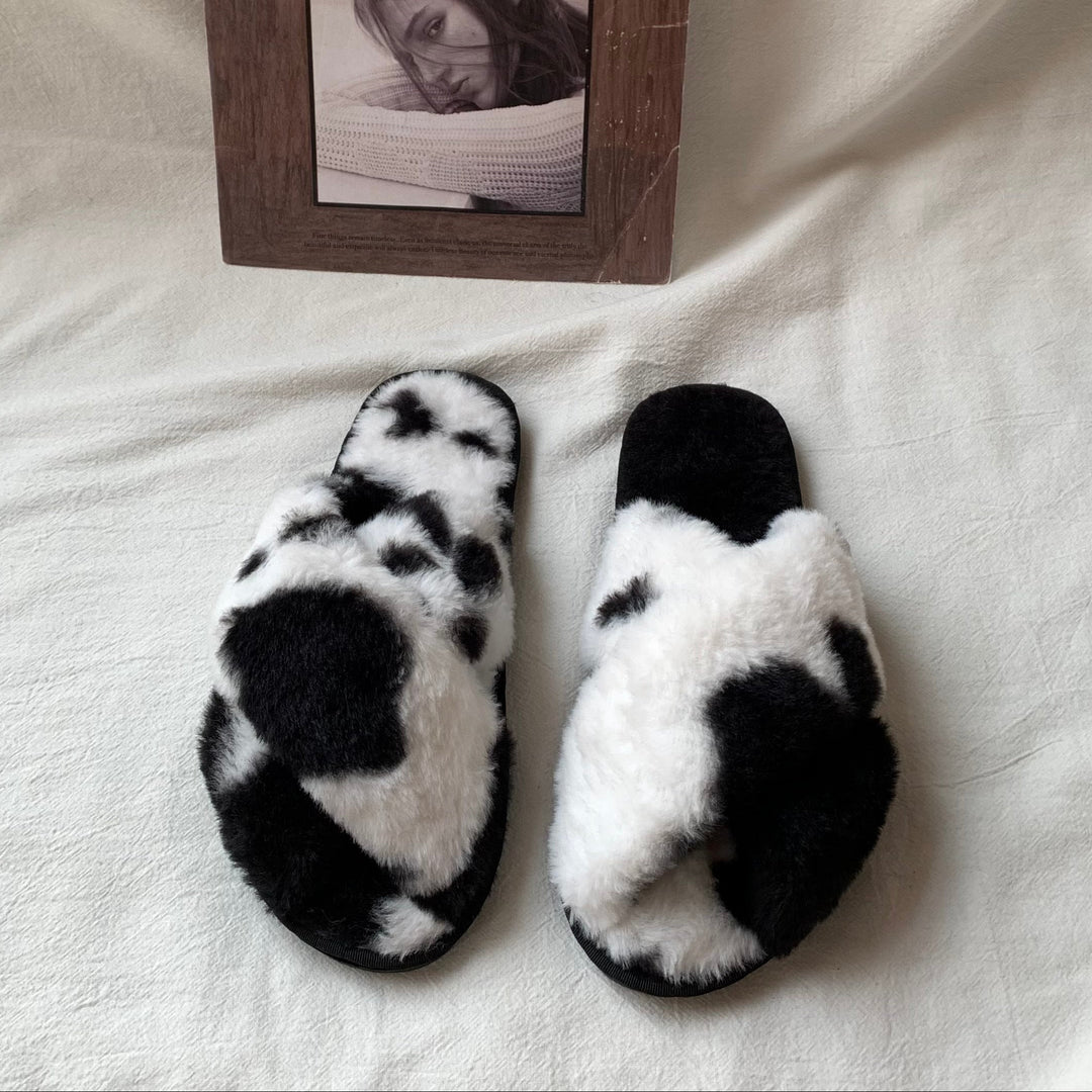 ふわふわカウ柄ルームシューズ ブラック