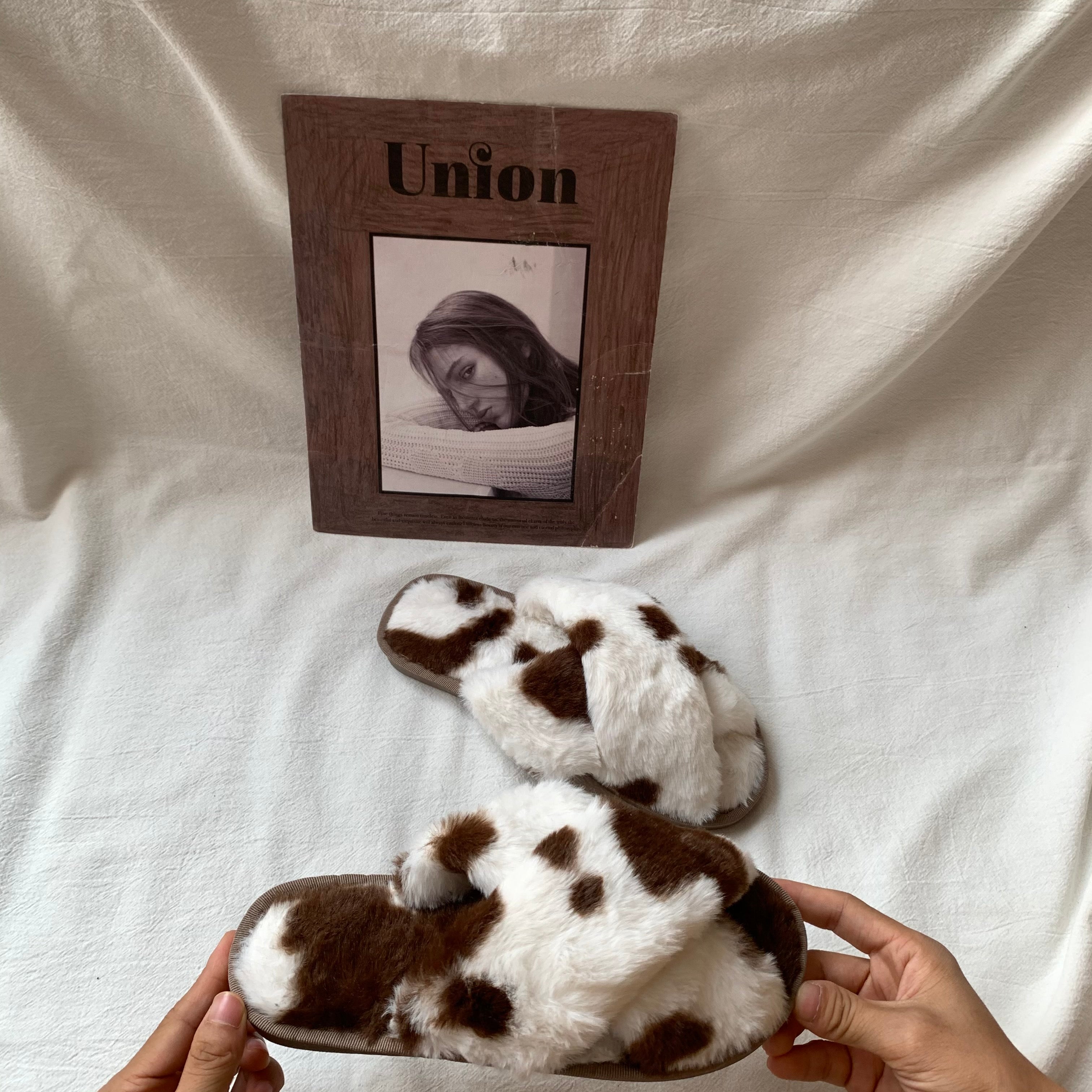 ふわふわカウ柄ルームシューズ ブラウン