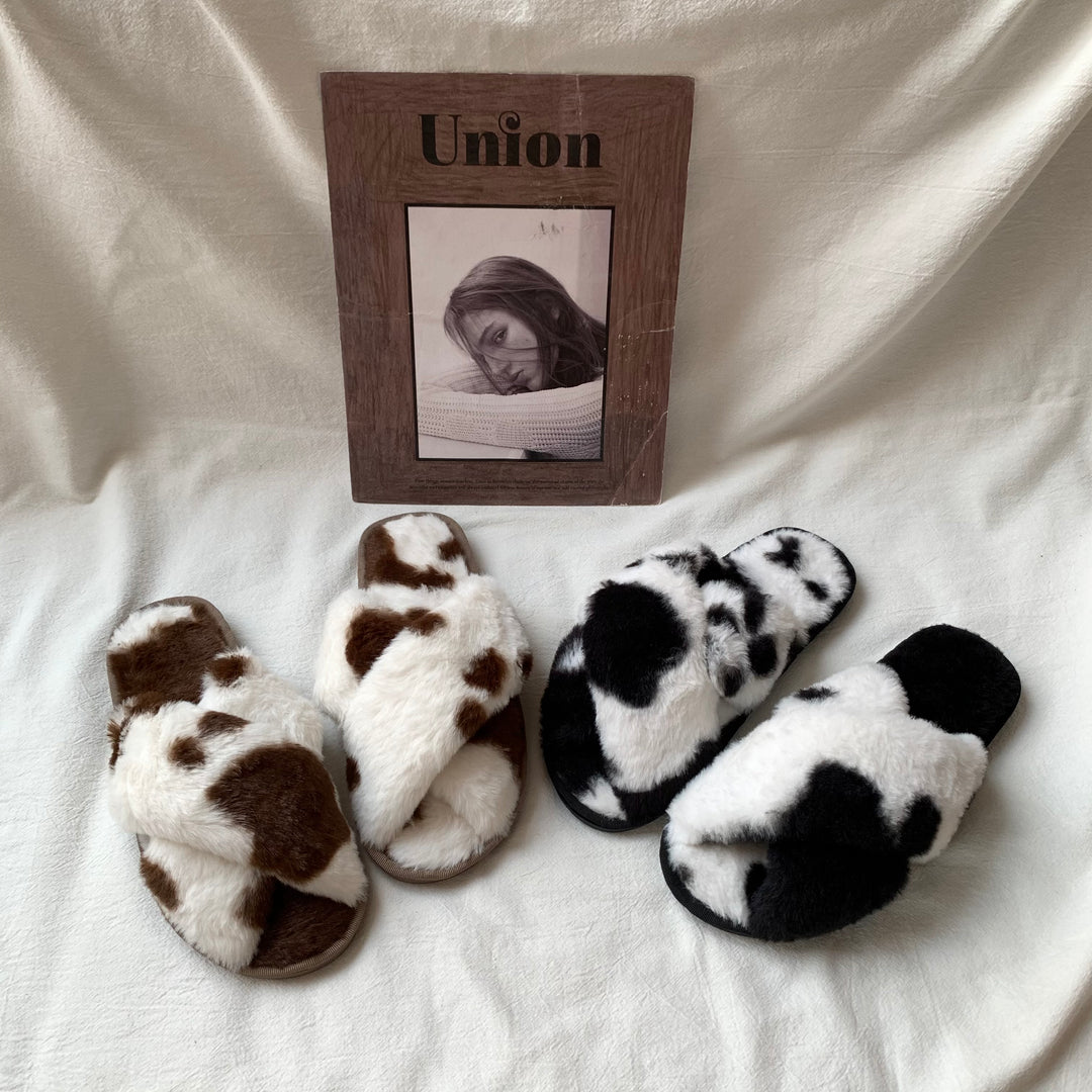 ふわふわカウ柄ルームシューズ ブラック