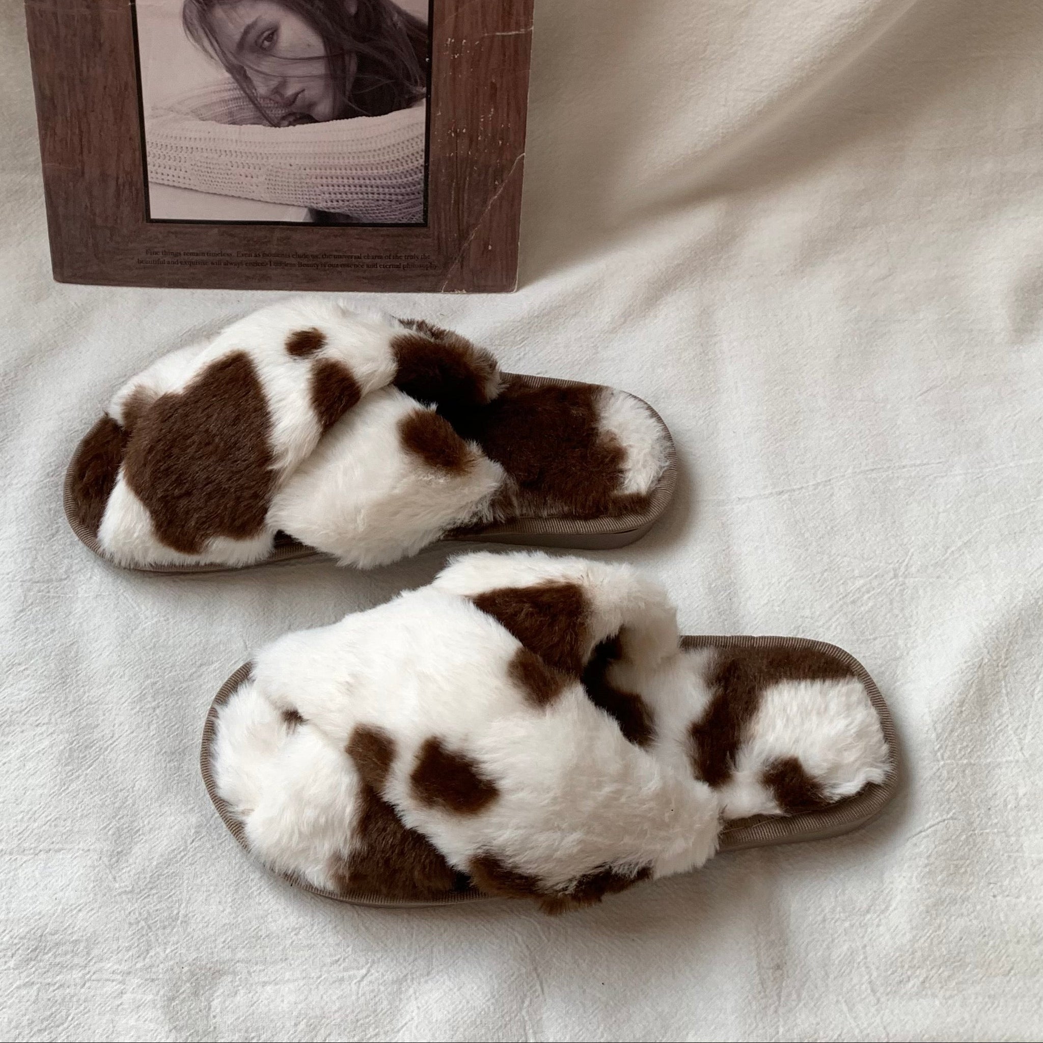 ふわふわカウ柄ルームシューズ ブラウン