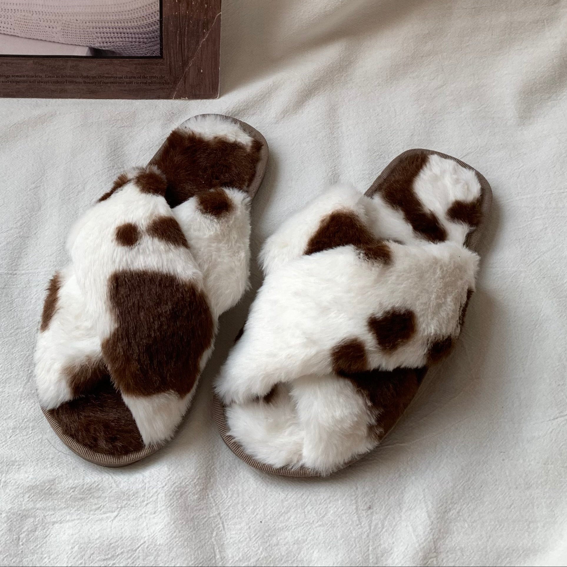ふわふわカウ柄ルームシューズ ブラウン