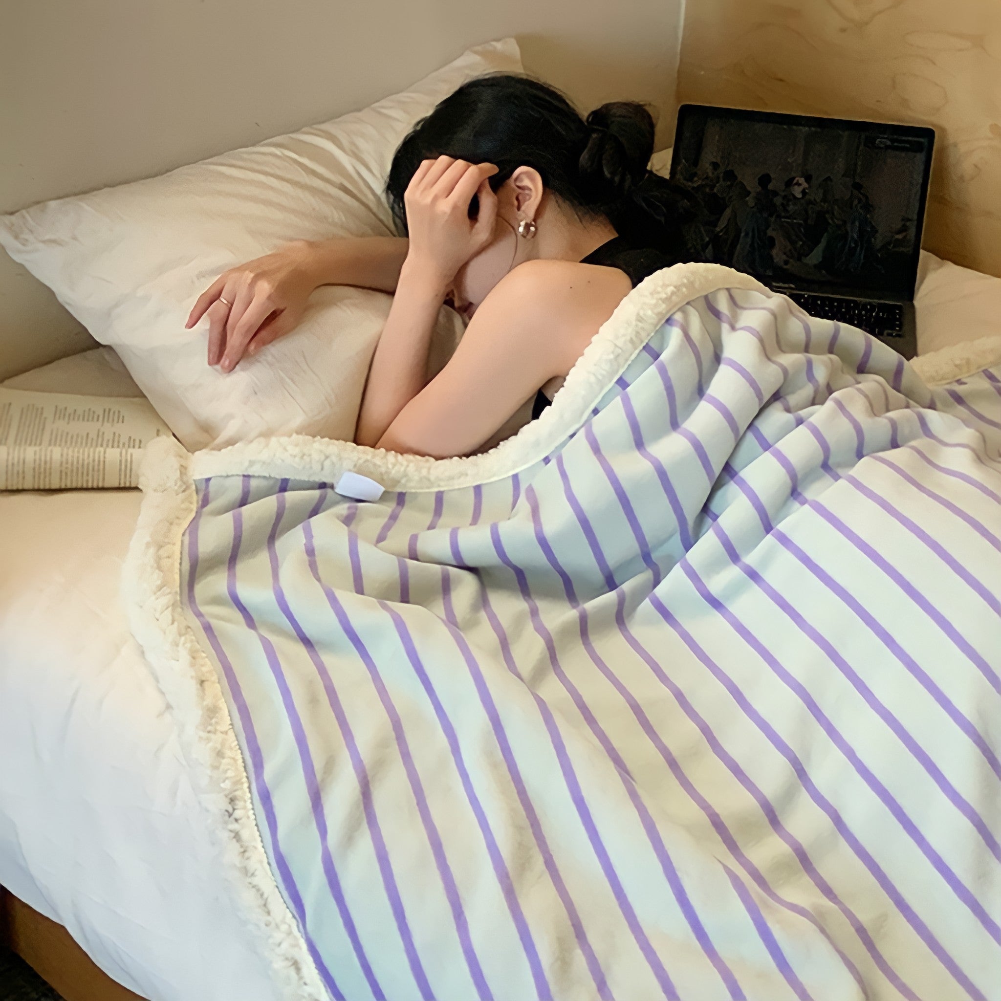 Striped fleece blanket in light green