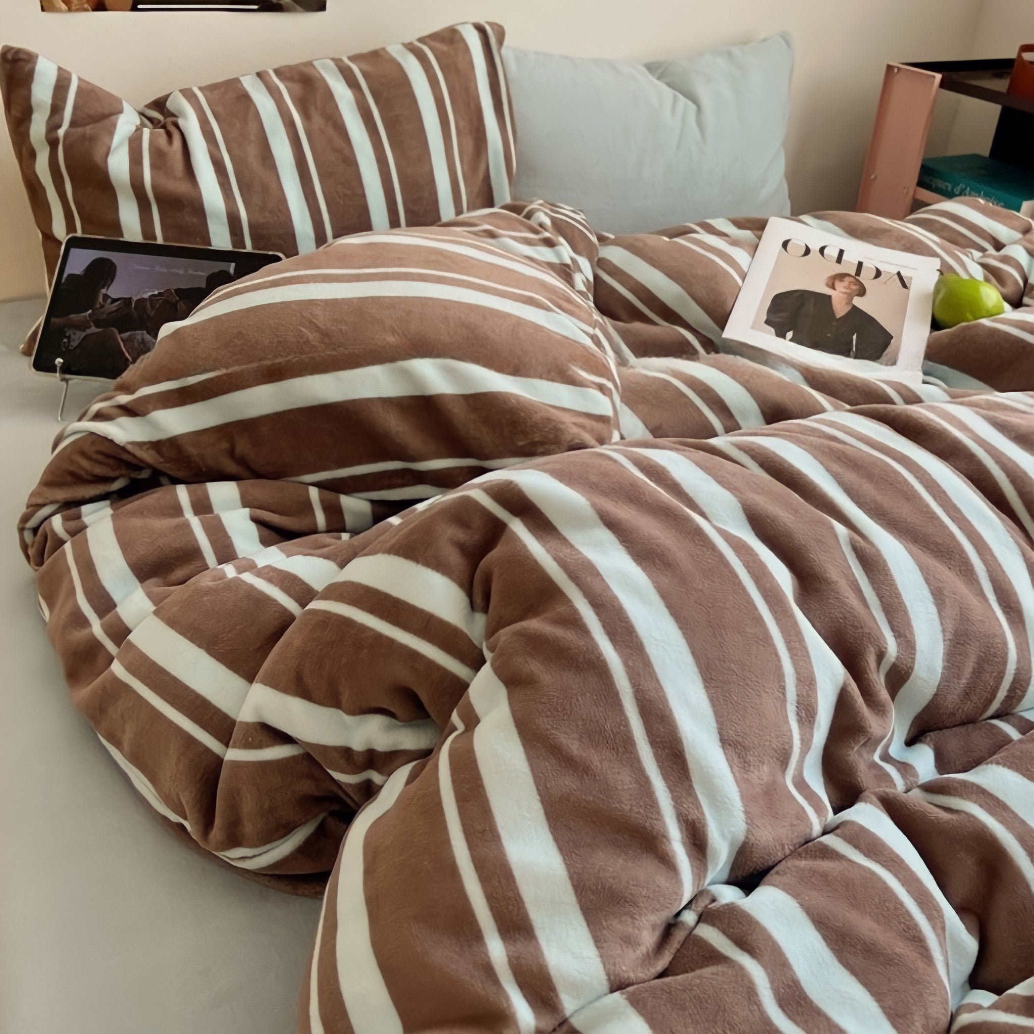 Striped Milk Fleece Bedding Set in Coconut Mocha