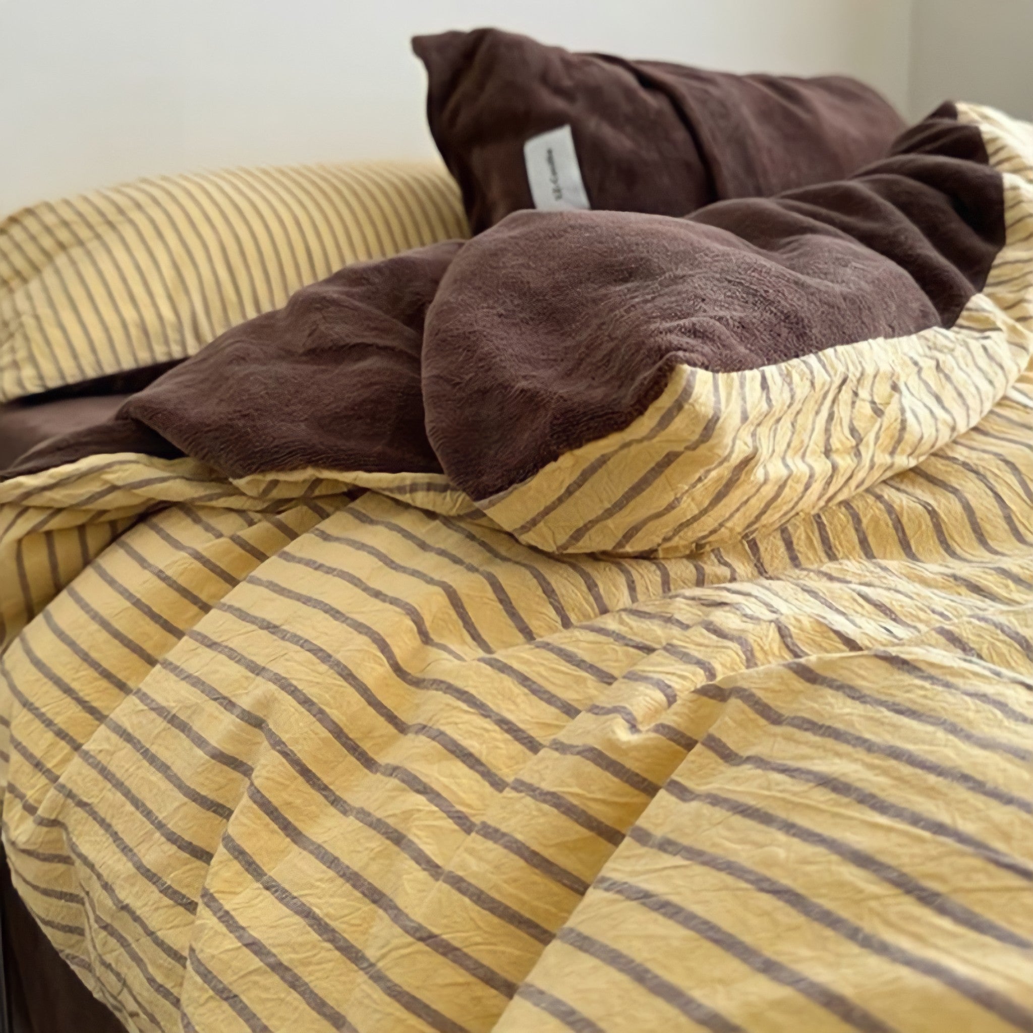 Retro Striped Fleece Bedding Set in Yellow Coffee