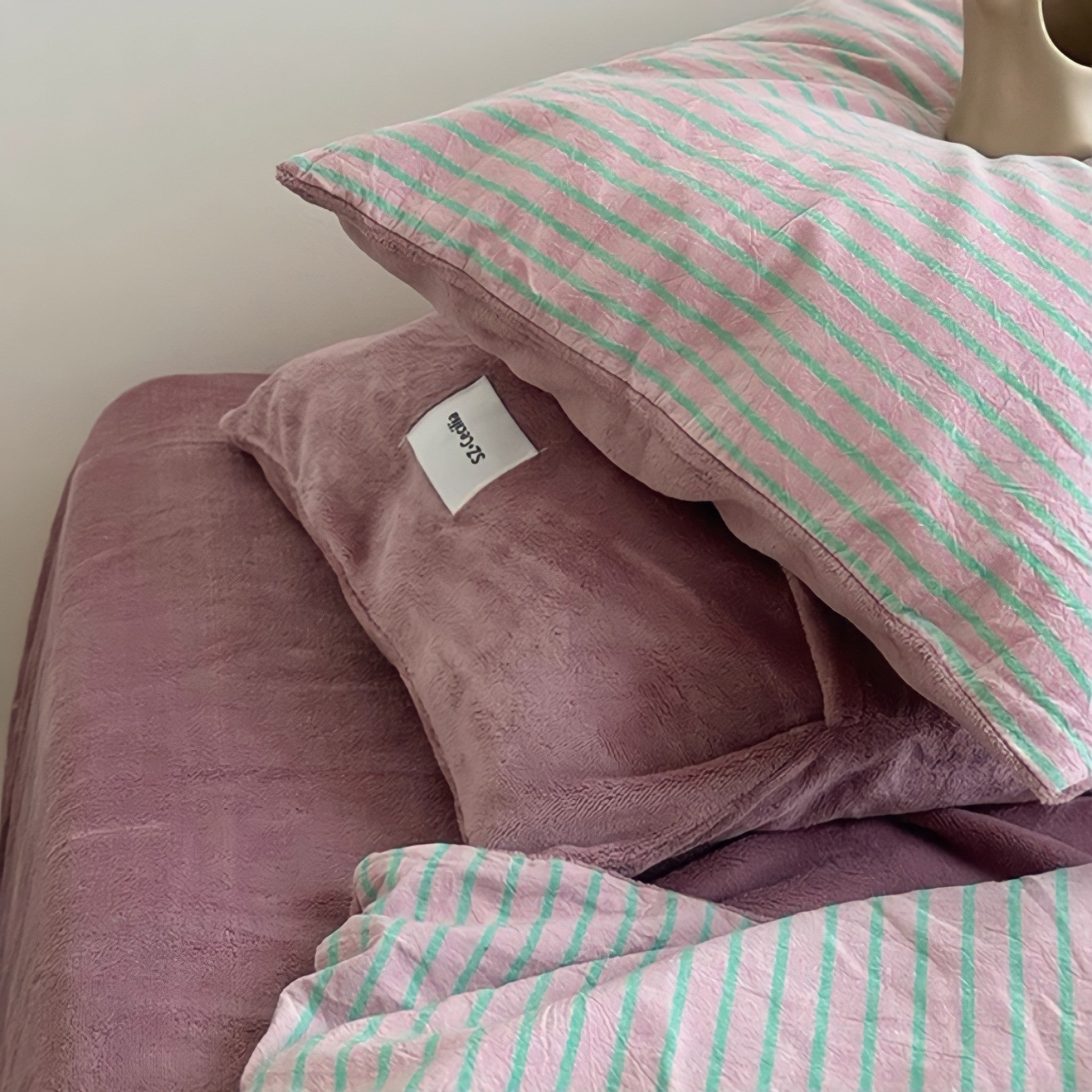 Retro Striped Fleece Bedding Set in Pink and Purple