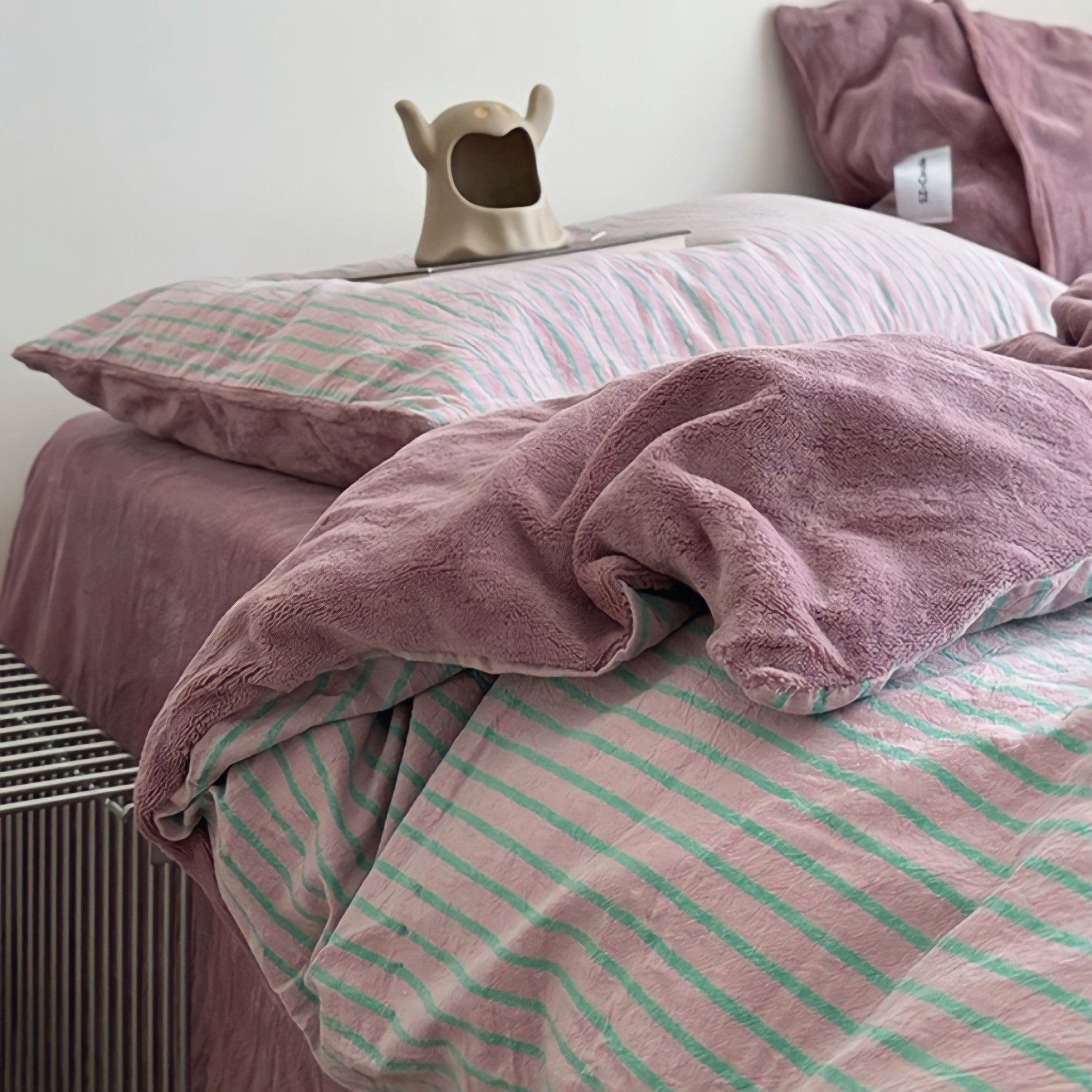 Retro Striped Fleece Bedding Set in Pink and Purple