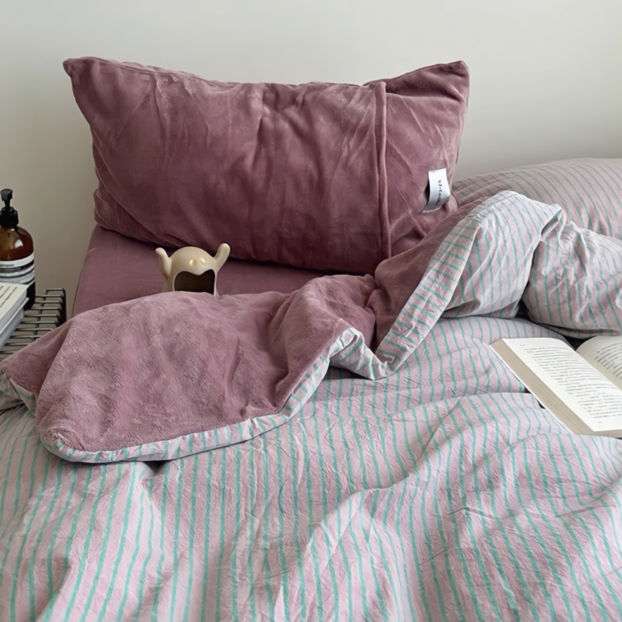 Retro Striped Fleece Bedding Set in Pink and Purple