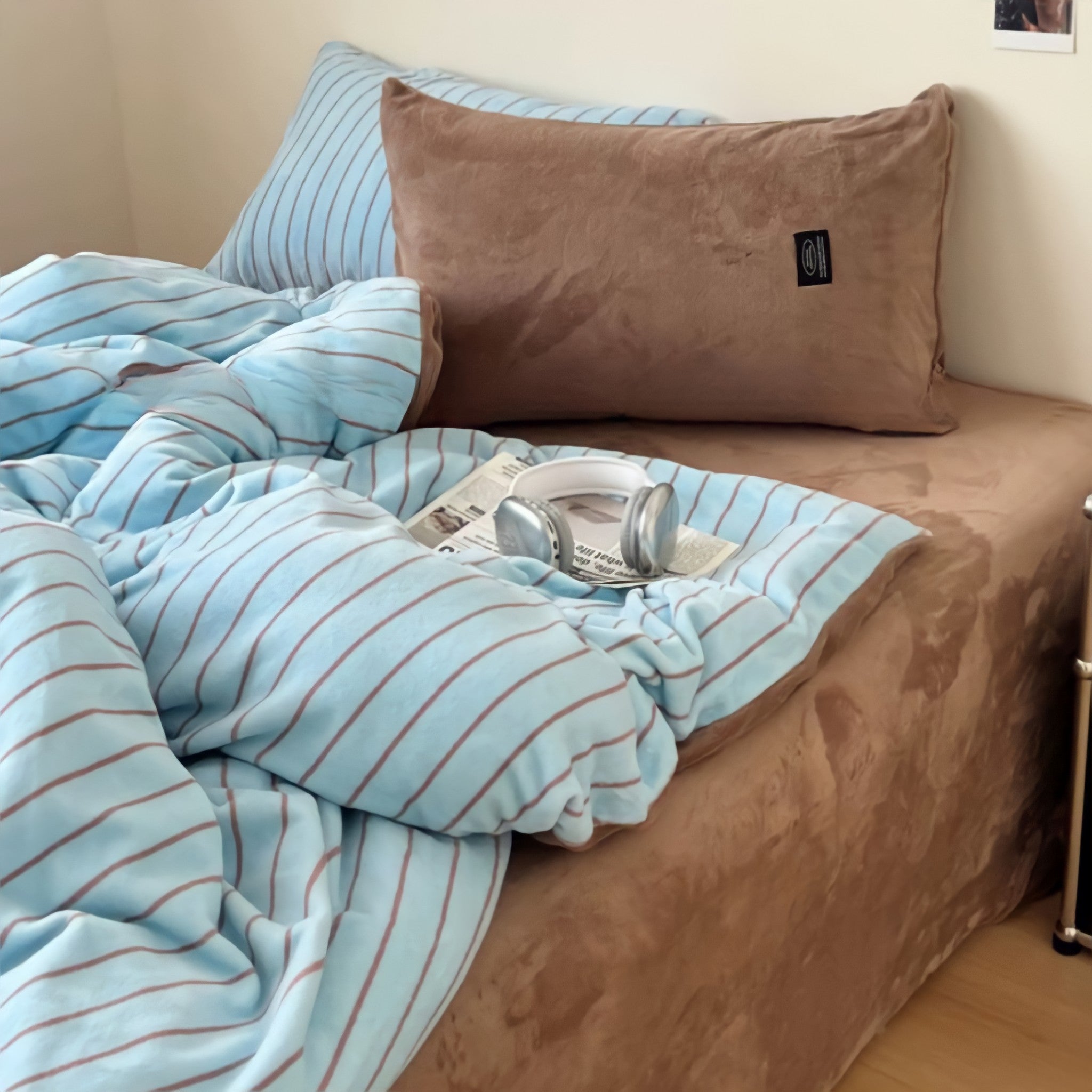 Pinstripe fleece bedding set, light blue