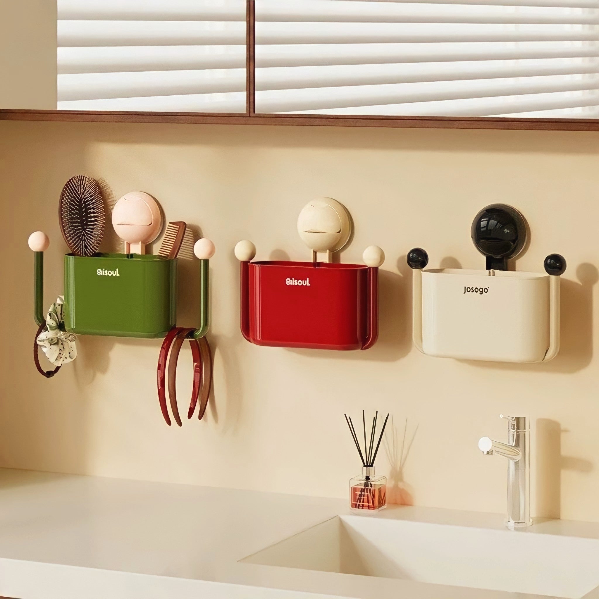 Suction cup wall-mounted storage
