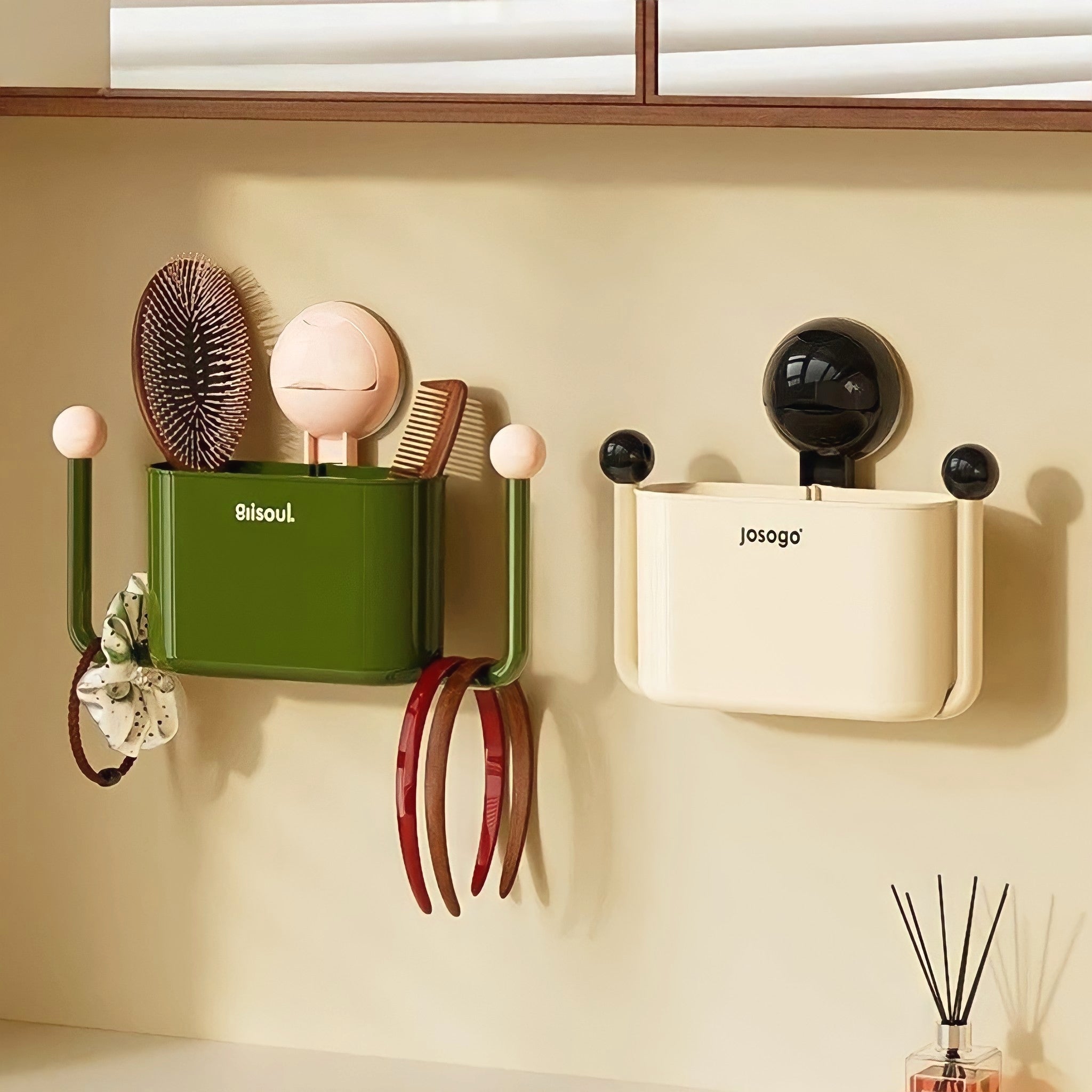 Suction cup wall-mounted storage