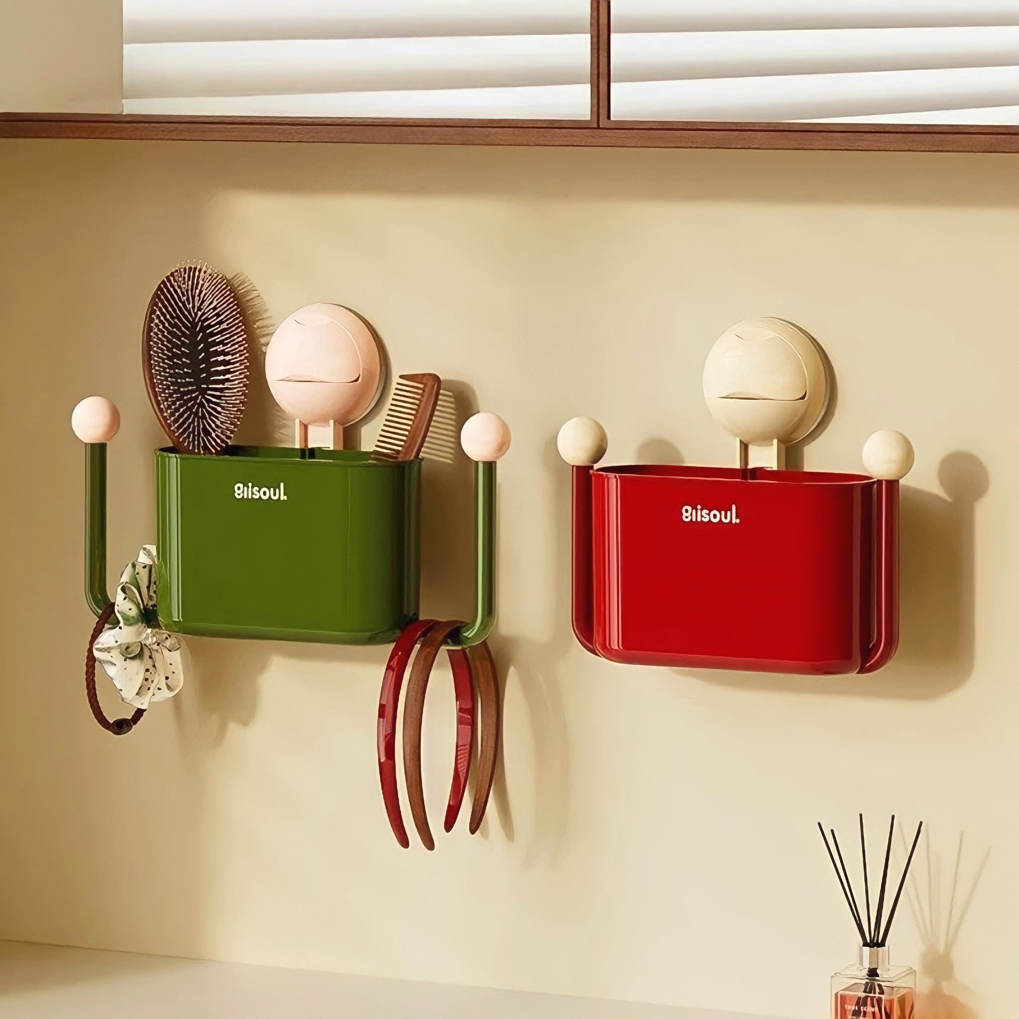 Suction cup wall-mounted storage