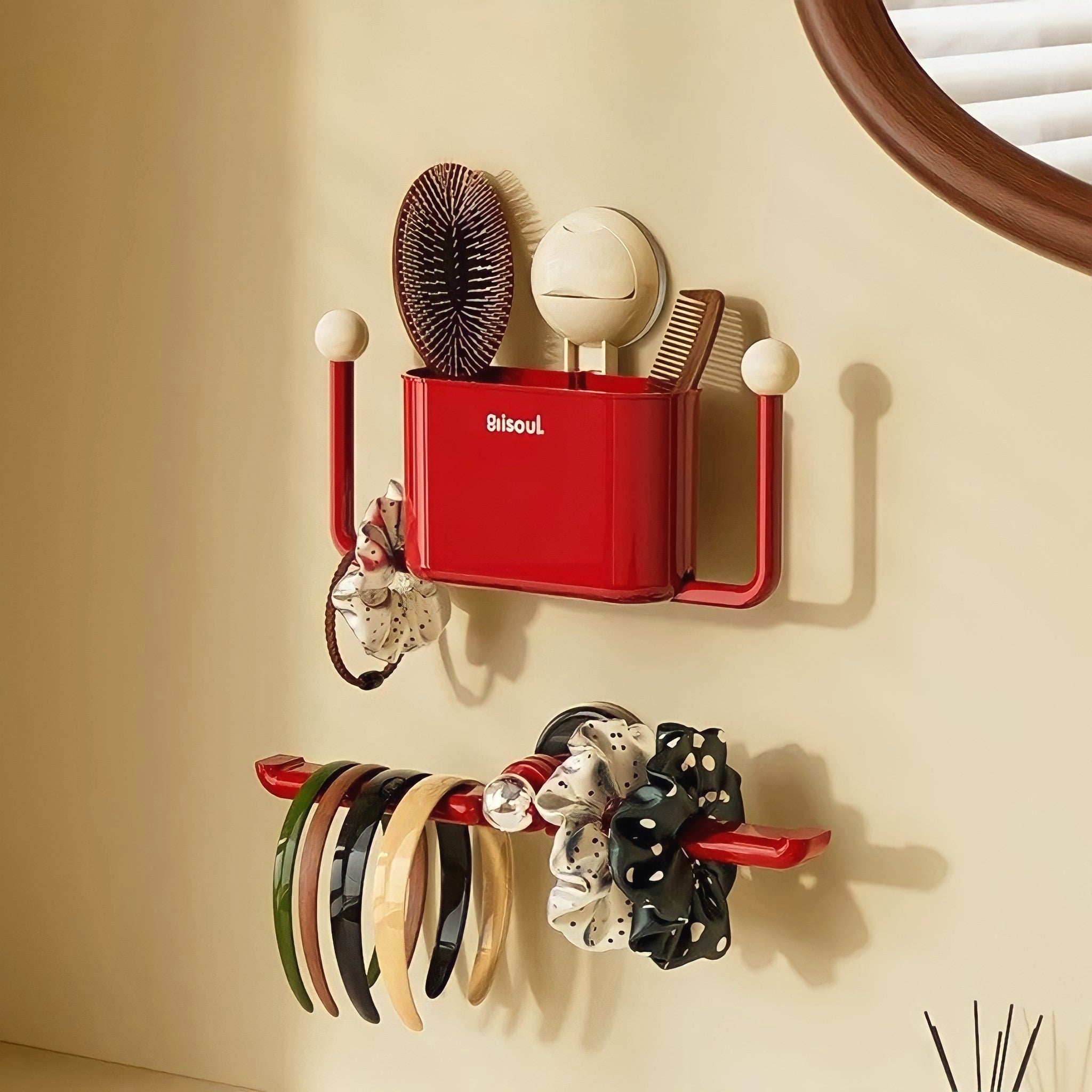 Suction cup wall-mounted storage