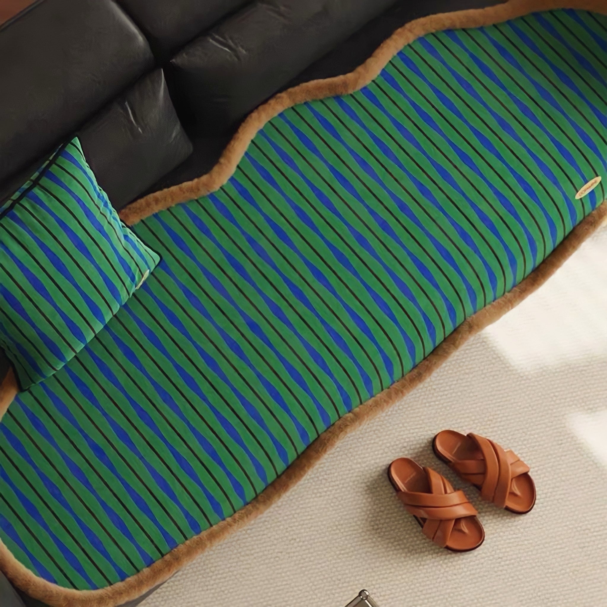 レトロウェーブストライプソファシートクッション　キャラメル