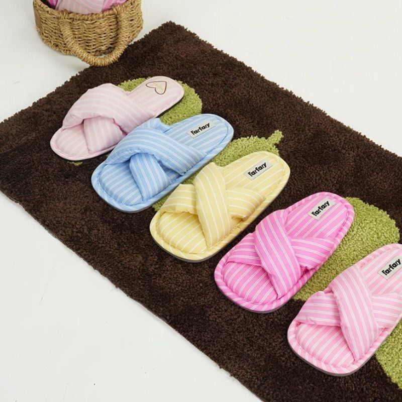 Criss-cross strap slippers