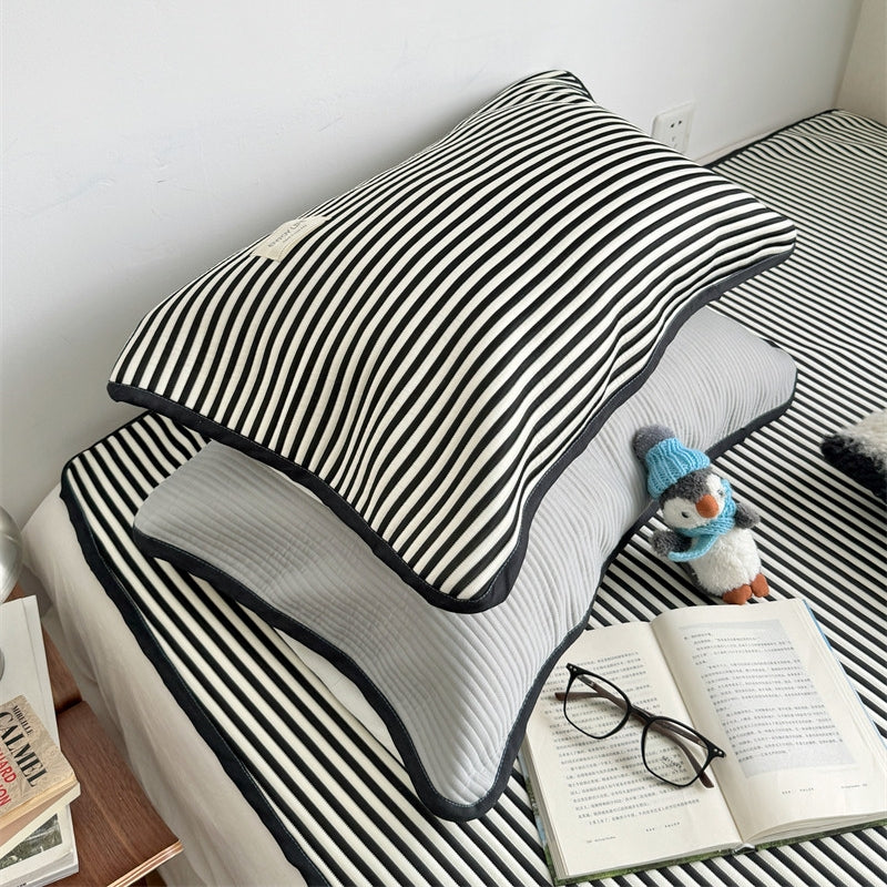 Ice Silk Line Pattern Mat Set, Black