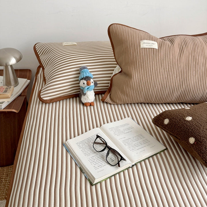 Ice Silk Line Pattern Mat Set Coffee