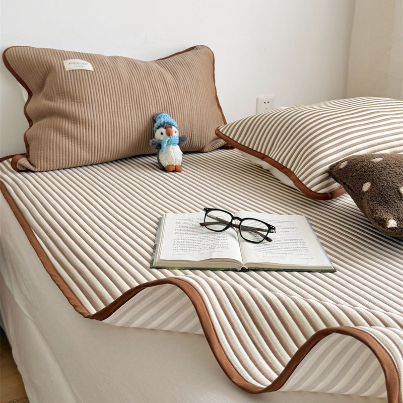 Ice Silk Line Pattern Mat Set Coffee