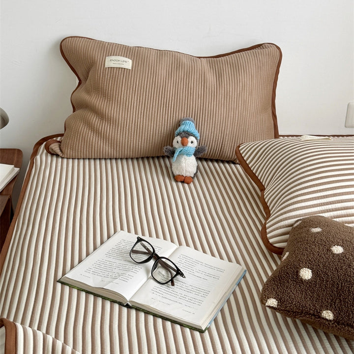 Ice Silk Line Pattern Mat Set Coffee