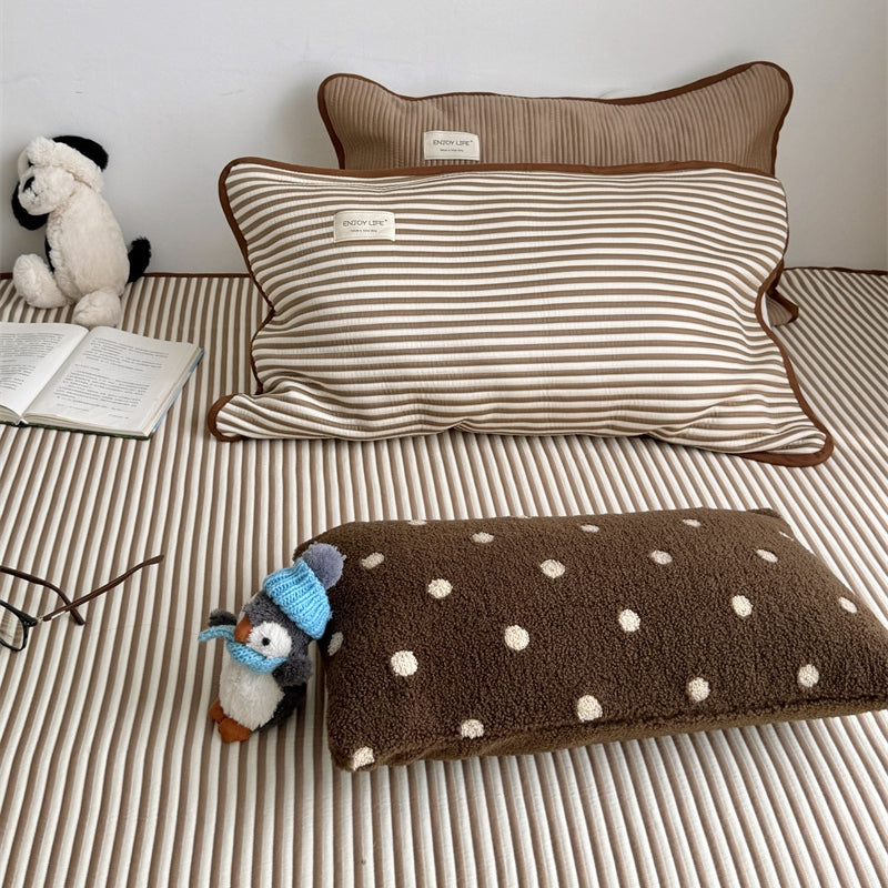 Ice Silk Line Pattern Mat Set Coffee