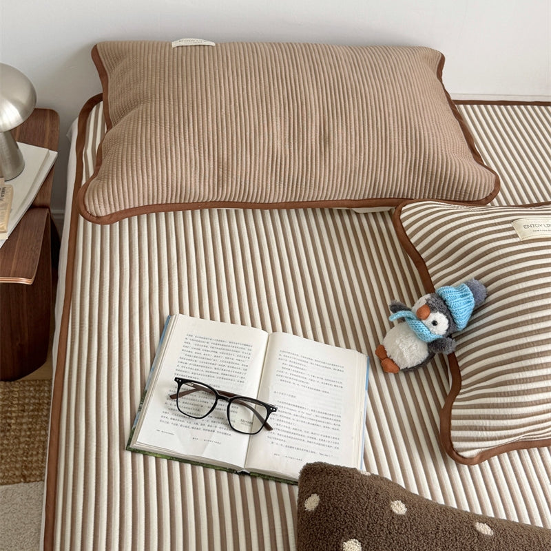Ice Silk Line Pattern Mat Set Coffee