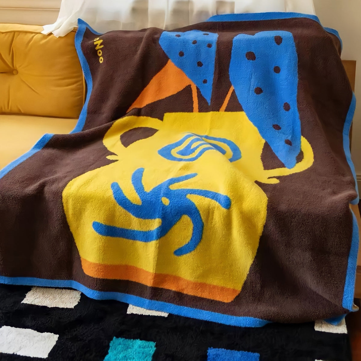 Totem Base Fleece Fabric Blanket