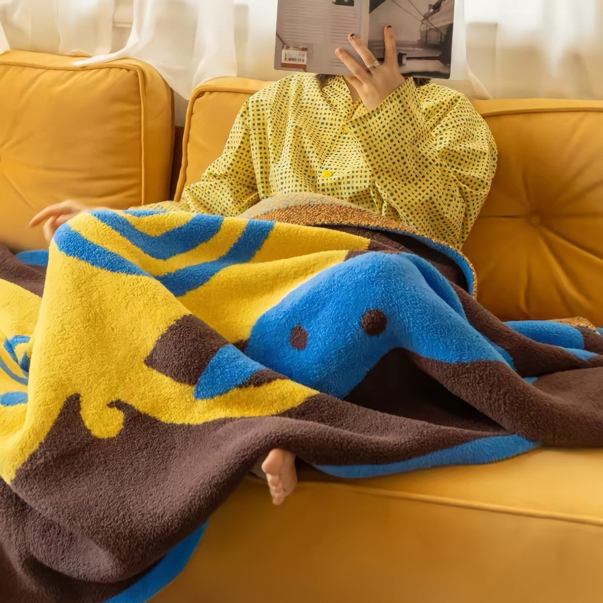 Totem Base Fleece Fabric Blanket