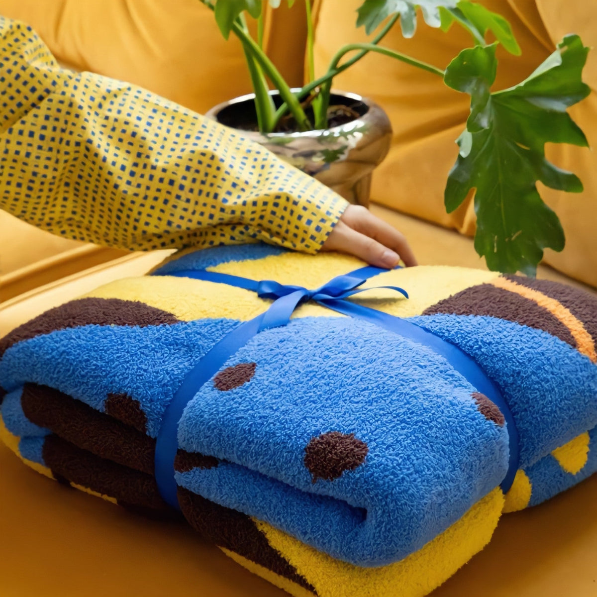 Totem Base Fleece Fabric Blanket