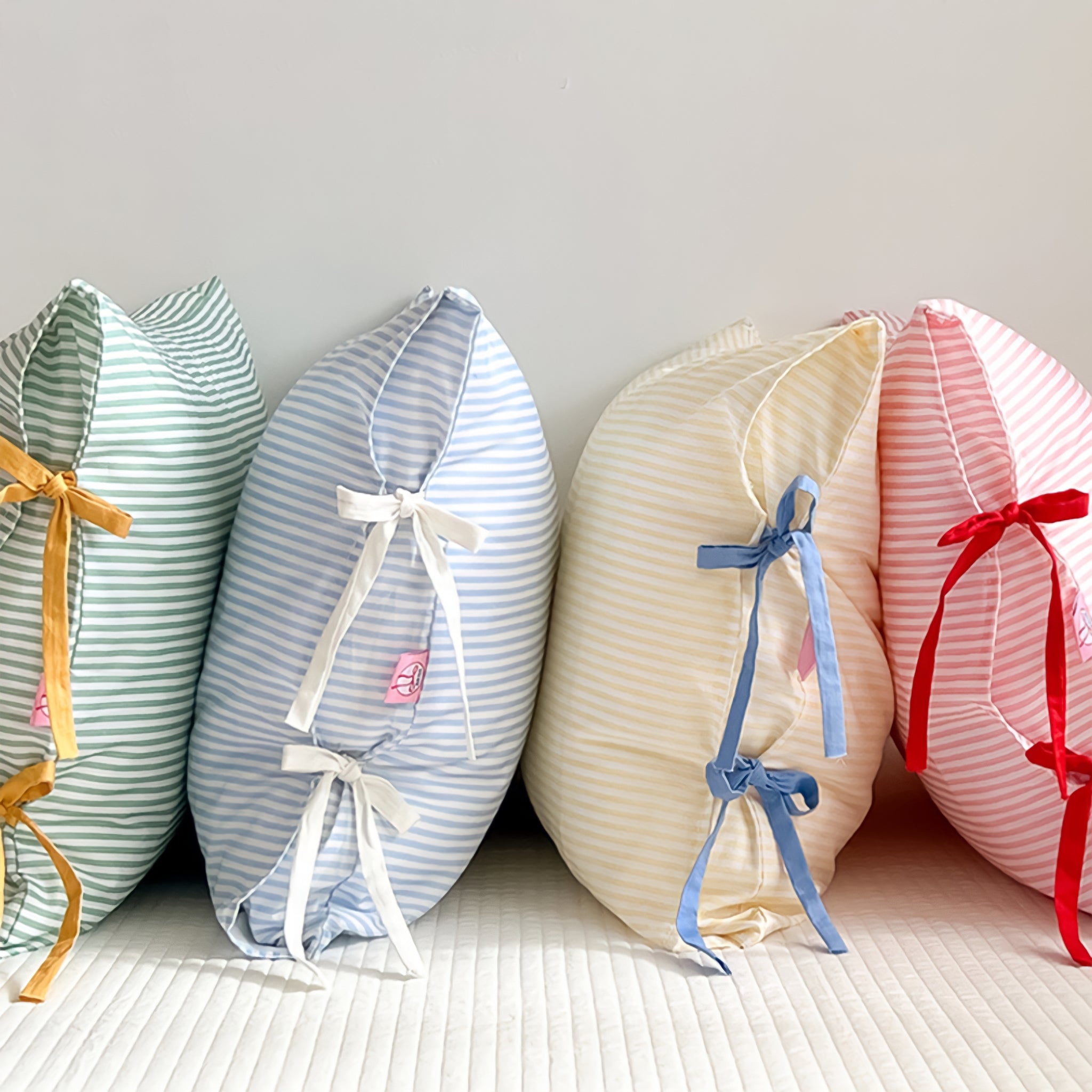 ガーリーリボンストライプ枕カバー